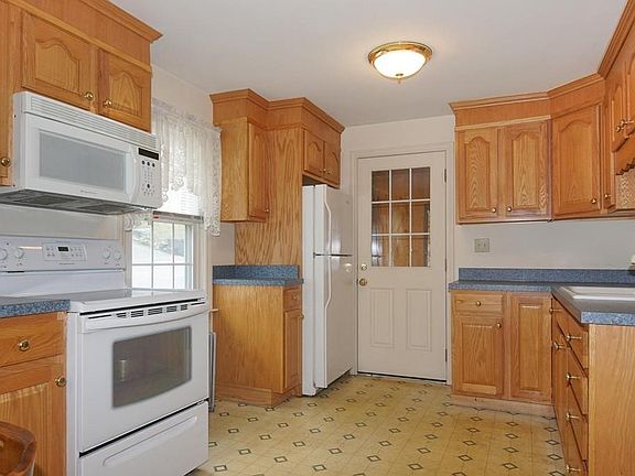 2nd image of 149 Boylston St