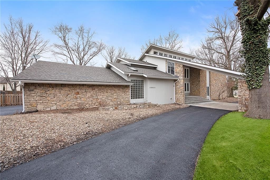 18051 Berryhill Dr, Stilwell, KS 66085 MLS 2426248 Zillow