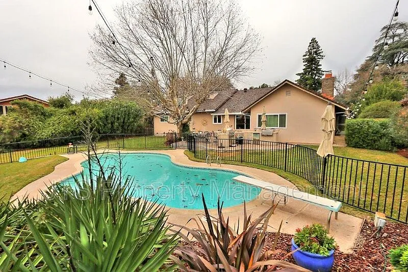 4 bed, 4.0 bath, 2650 sqft, $4,235 — Photo 1