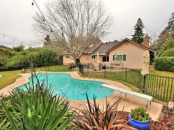 8520 Emperor Dr, Fair Oaks, CA 95628