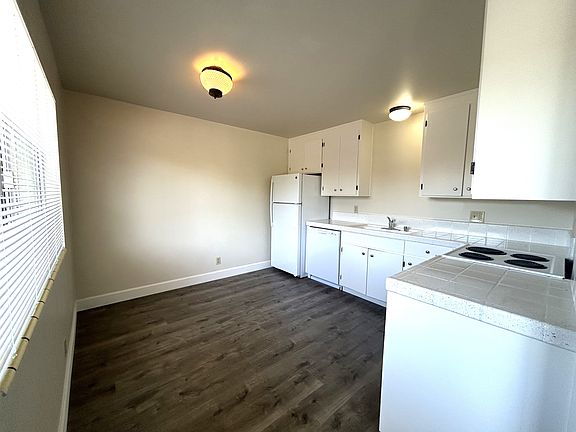 5th image of 8247 Kelton Dr #C