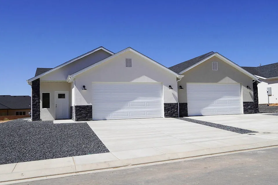 124 W 2725 N