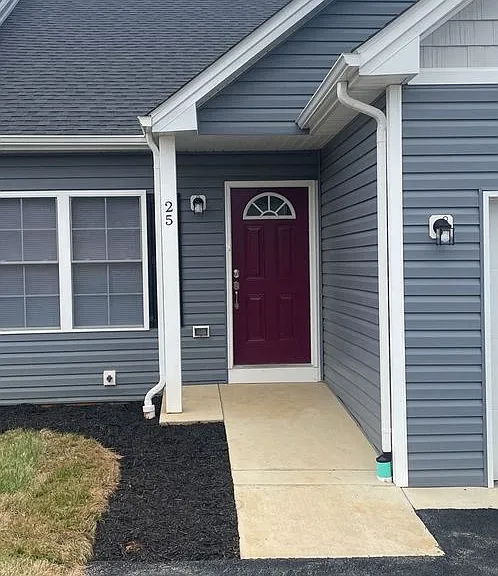 23 Triple Crown Dr — Photo 1