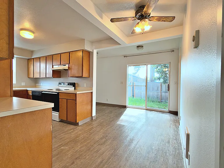 905 NE 94th Ave — Photo 23