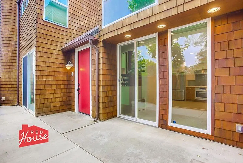 2 bed, 2.5 bath, 1484 sqft, $6,200 — Photo 2