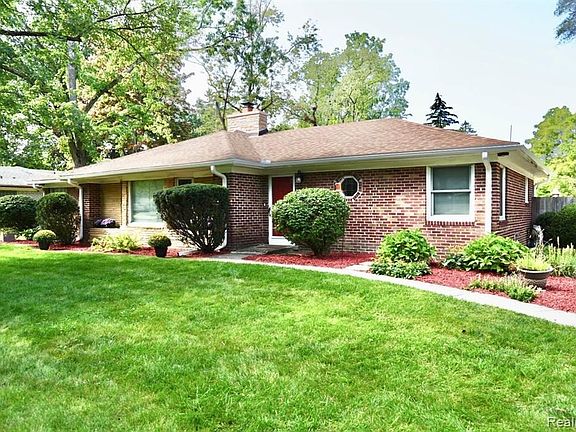 2nd image of 21373 Avon Ln