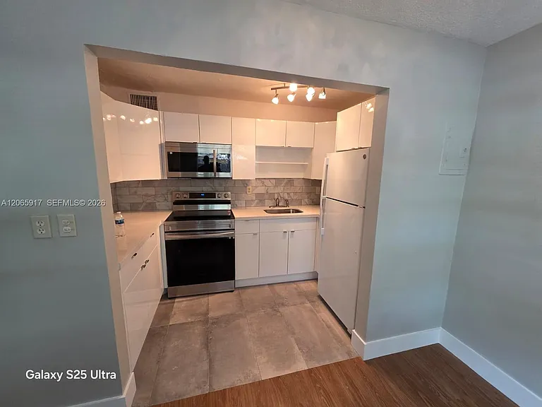 4732 SW 33rd Ave #104 — Photo 12