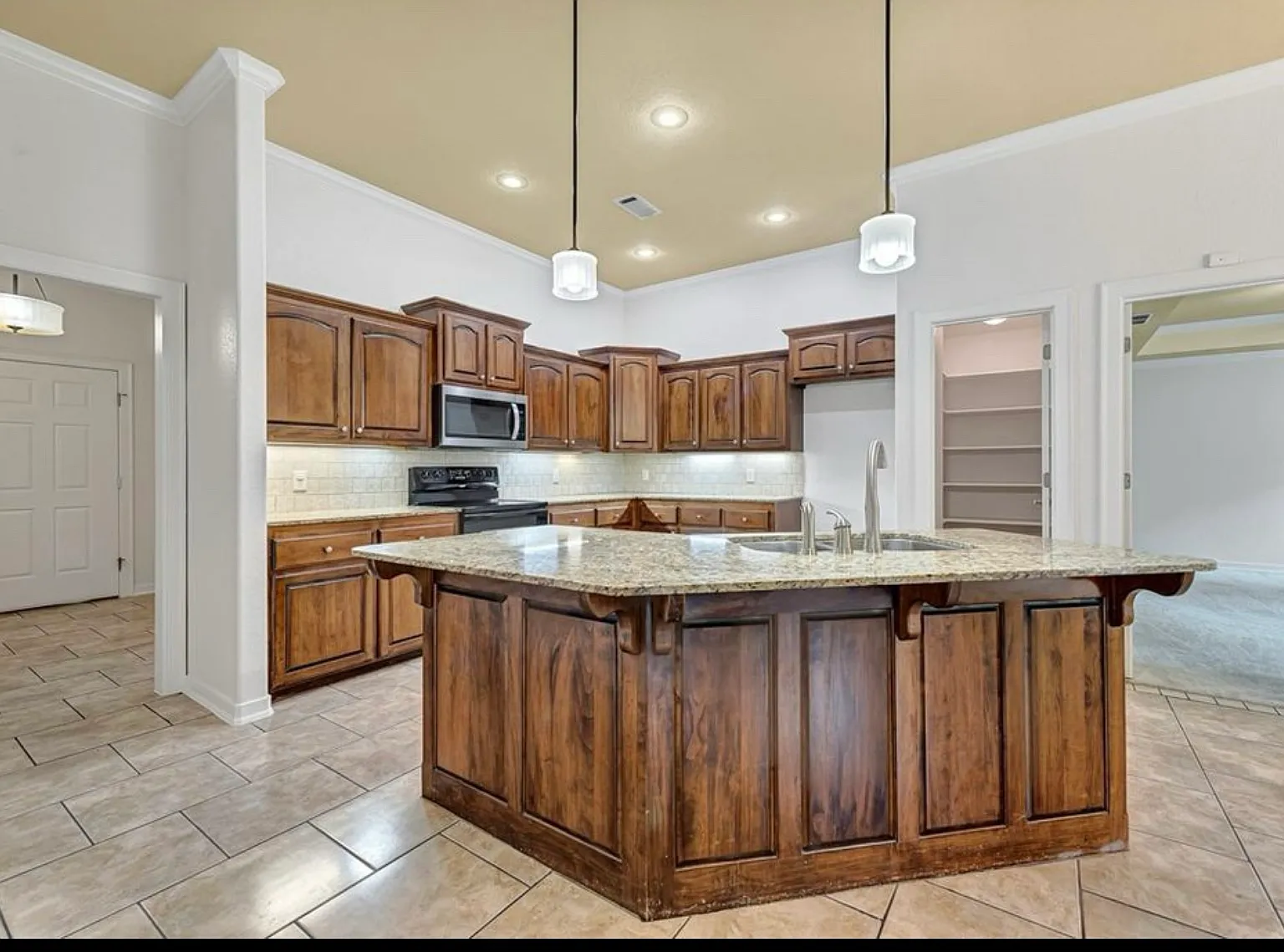 3 bed, 1884 sqft, $2,200 — Photo 4