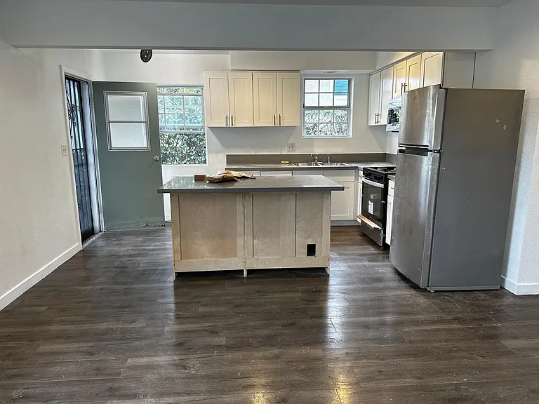 4343 Winchester Ave #FRONT — Photo 9