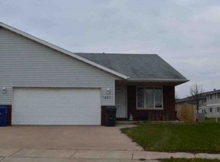 1827 Meadowview Ln, Little Chute, WI 54140