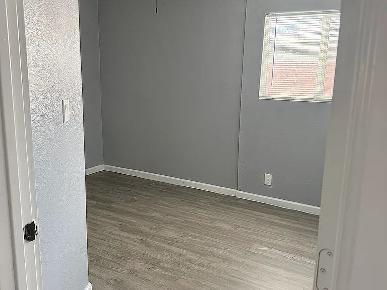 2615 W Morten Ave #A — Photo 5