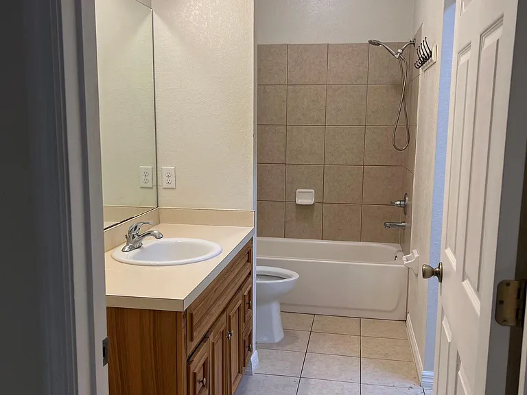1577 NW 29th Rd #11 — Photo 11