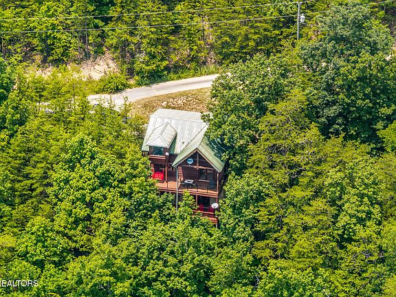 4th image of 928 Falcon View Way