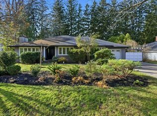 16 Lovers Ln, Hamilton, ON L9G 1G3