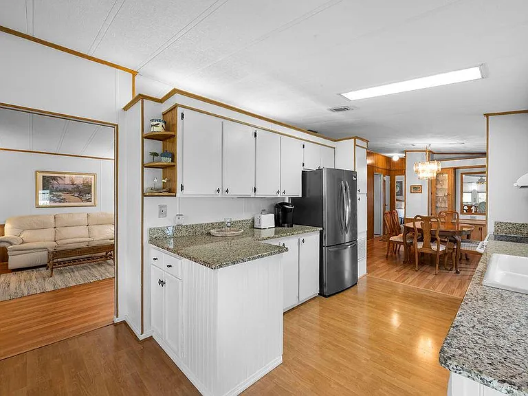7894 SE Saratoga Dr E — Photo 17