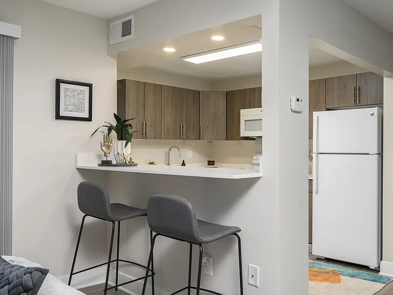 550 S Dupont Pkwy — Photo 7