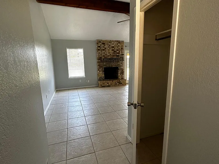 214 Portsmouth Dr — Photo 5