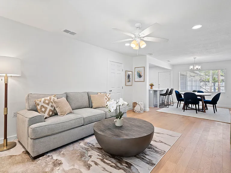 Living Room Picture 2