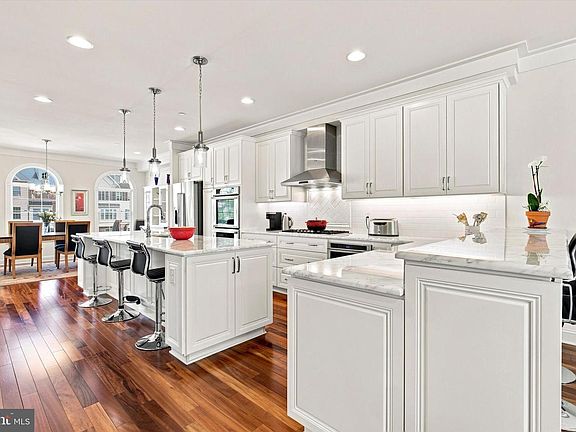 5th image of 30 Parkview Cir