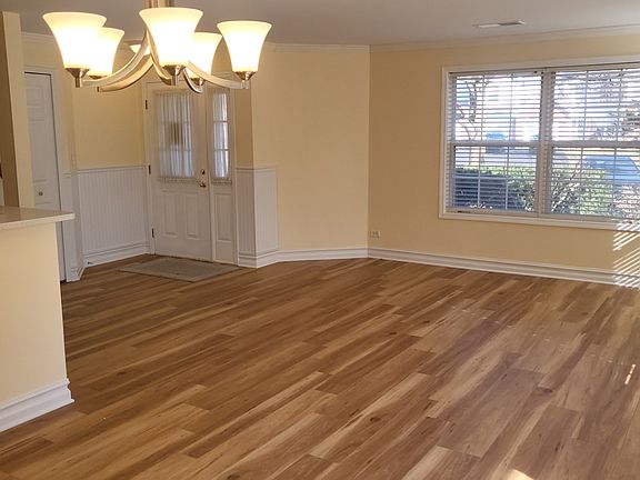 3rd image of 237 Ashbury Ln W