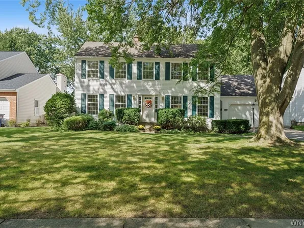 102 Carriage Cir, Williamsville, NY 14221