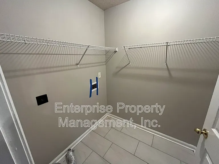 1513 Estacada Way — Photo 9