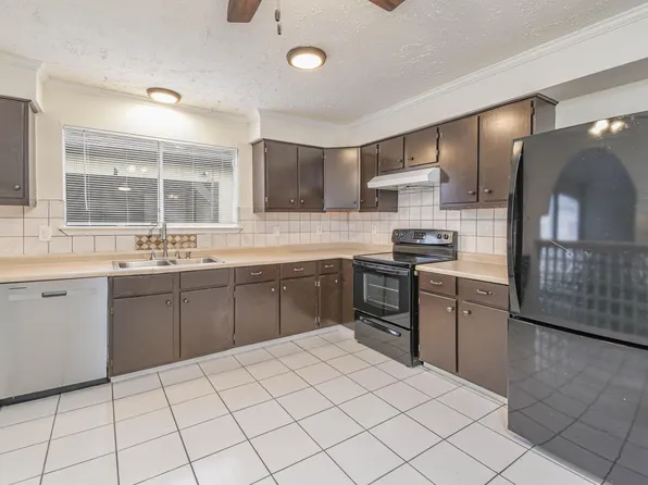 16126 New Field Dr, Houston, TX 77082