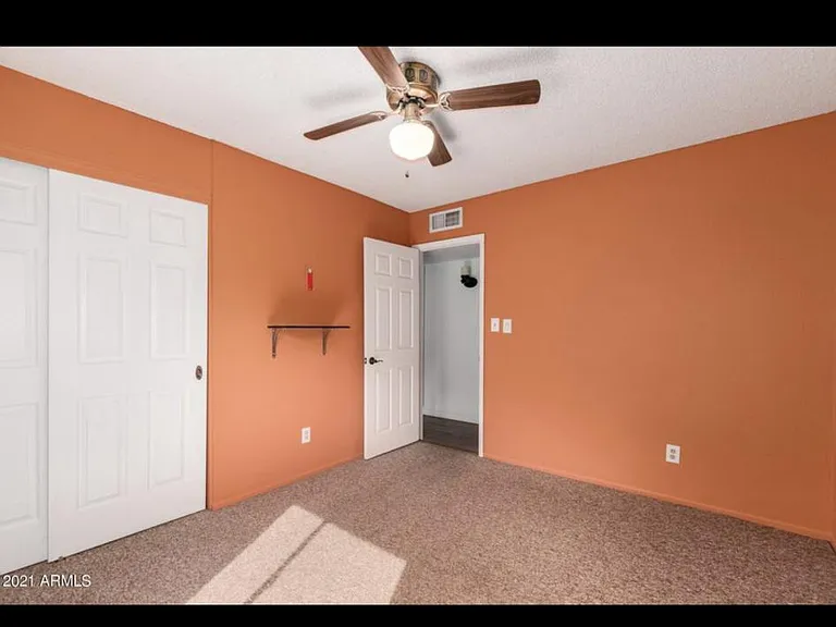 2432 W Dailey St — Photo 4