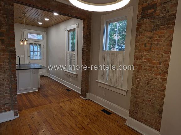 5th image of 119 E Willow St