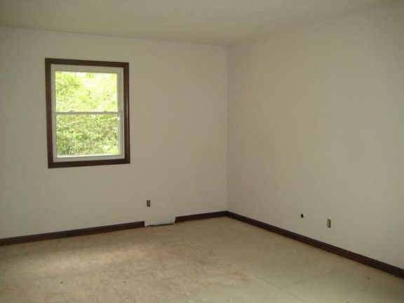 5th image of 1306 Bluebird Dr