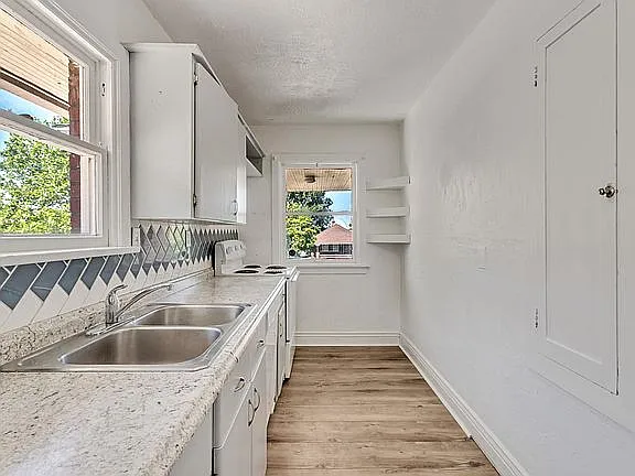 2846 Van Buren Ave — Photo 4