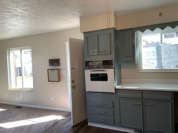 4th image of 899 Lee St