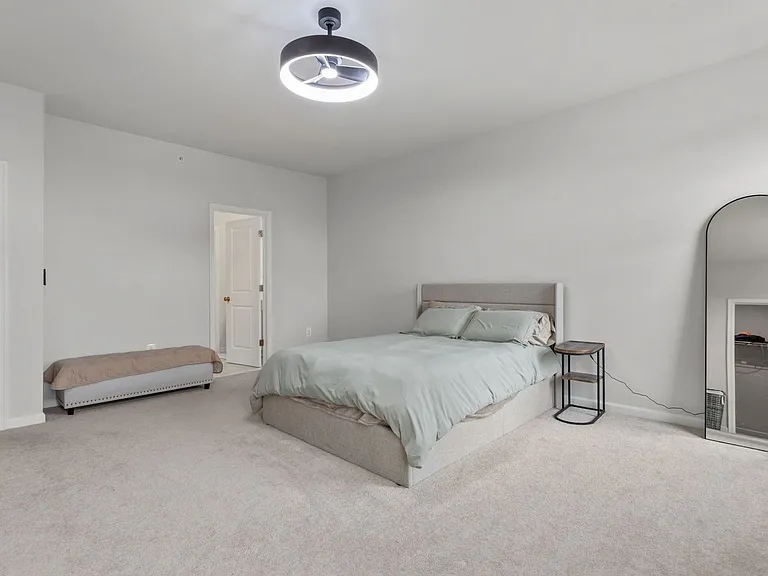 642 Brookwood Glen Ter #B — Photo 23