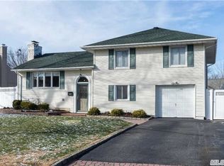 3 Patricia Dr, Commack, NY 11725