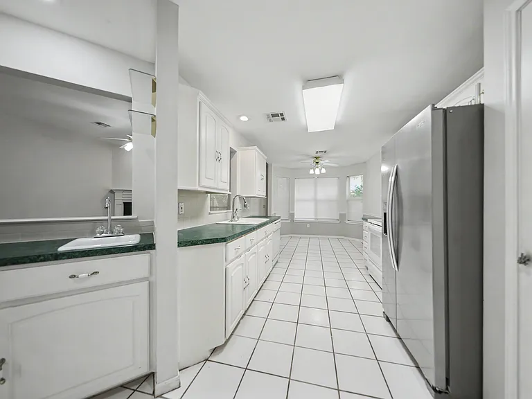 2412 Wilshire Dr — Photo 6