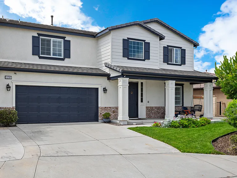 1232 Pinehurst Dr — Photo 2