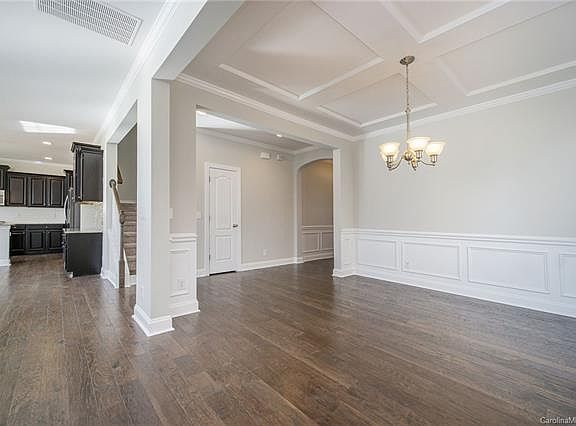 5th image of 176 Rainberry Dr