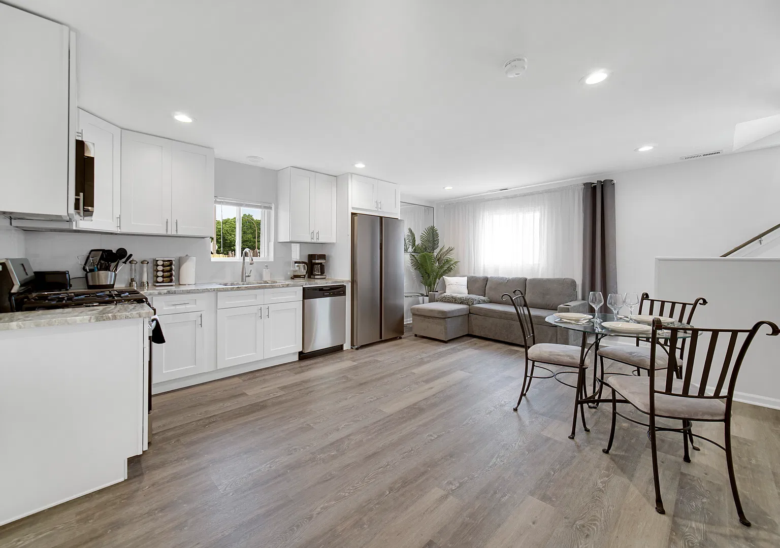 2 bed, 1.5 bath, 999 sqft, $3,995 — Photo 3