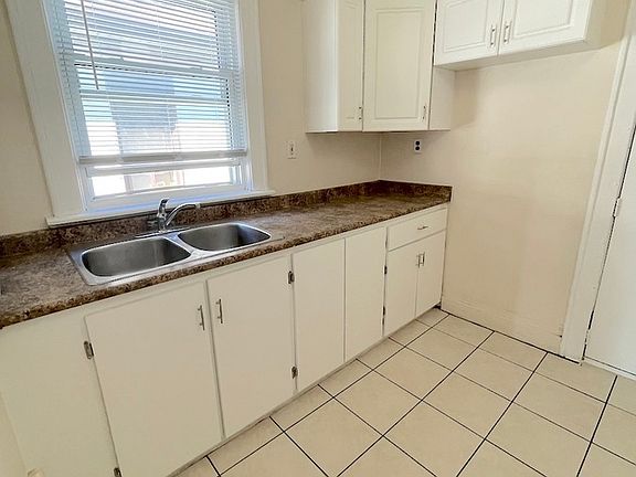 4th image of 1140 Giles Blvd E #1138