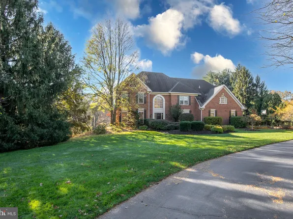 107 Whisper Wood Ct, Newtown, PA 18940