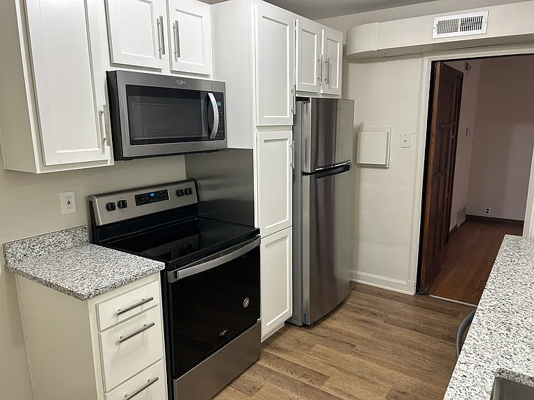 1765 King Ave — Photo 2