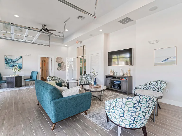 Eden's Edge Apartments — Photo 9
