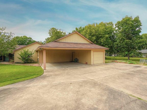 5th image of 11810 Lakeview Manor Dr