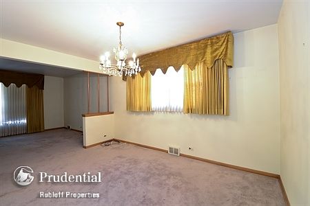 4th image of 2503 N Menard Ave