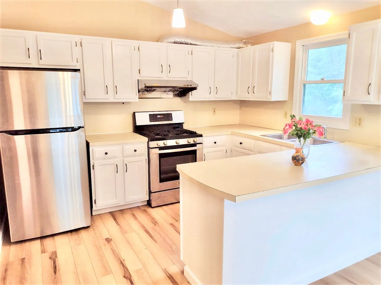 **Barrington Single Family - $3,200** — Photo 2