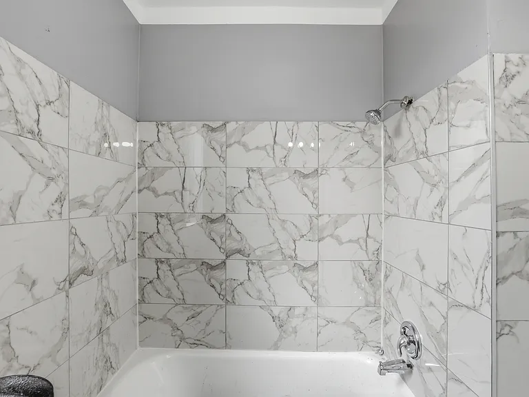 719 W 80th St #2 — Photo 9