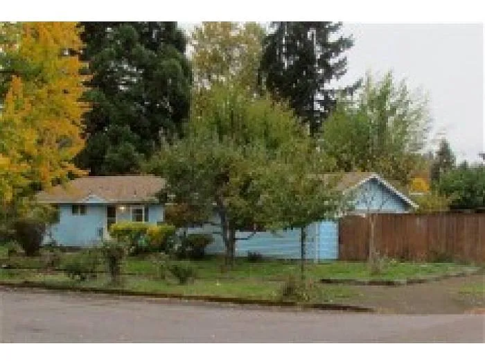 2585 Van Buren St photo 1