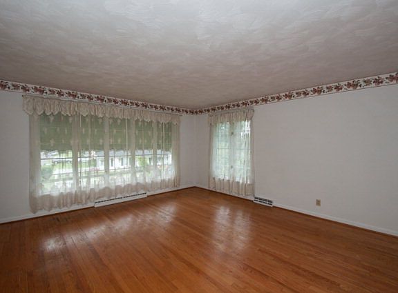 3rd image of 2133 Elmwood Dr