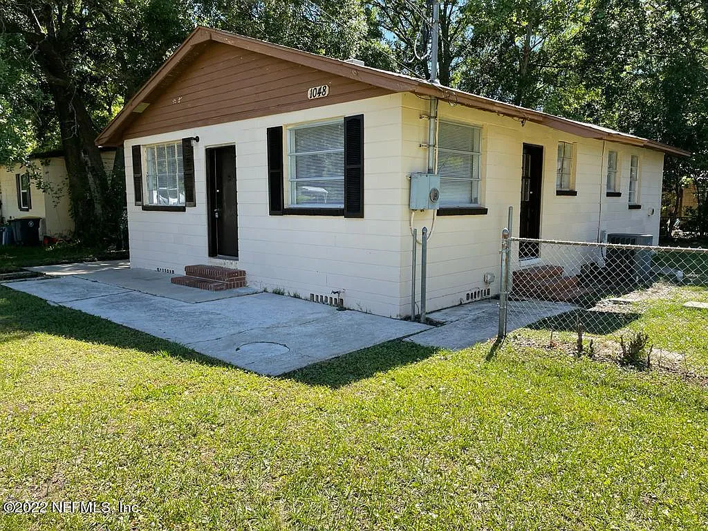 3 bed, 1.0 bath, 1088 sqft, $1,350 — Photo 2