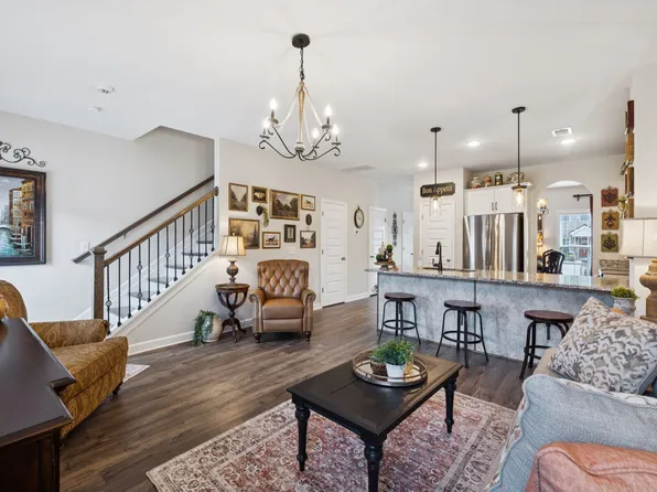 214 Mansfield Dr, Gallatin, TN 37066